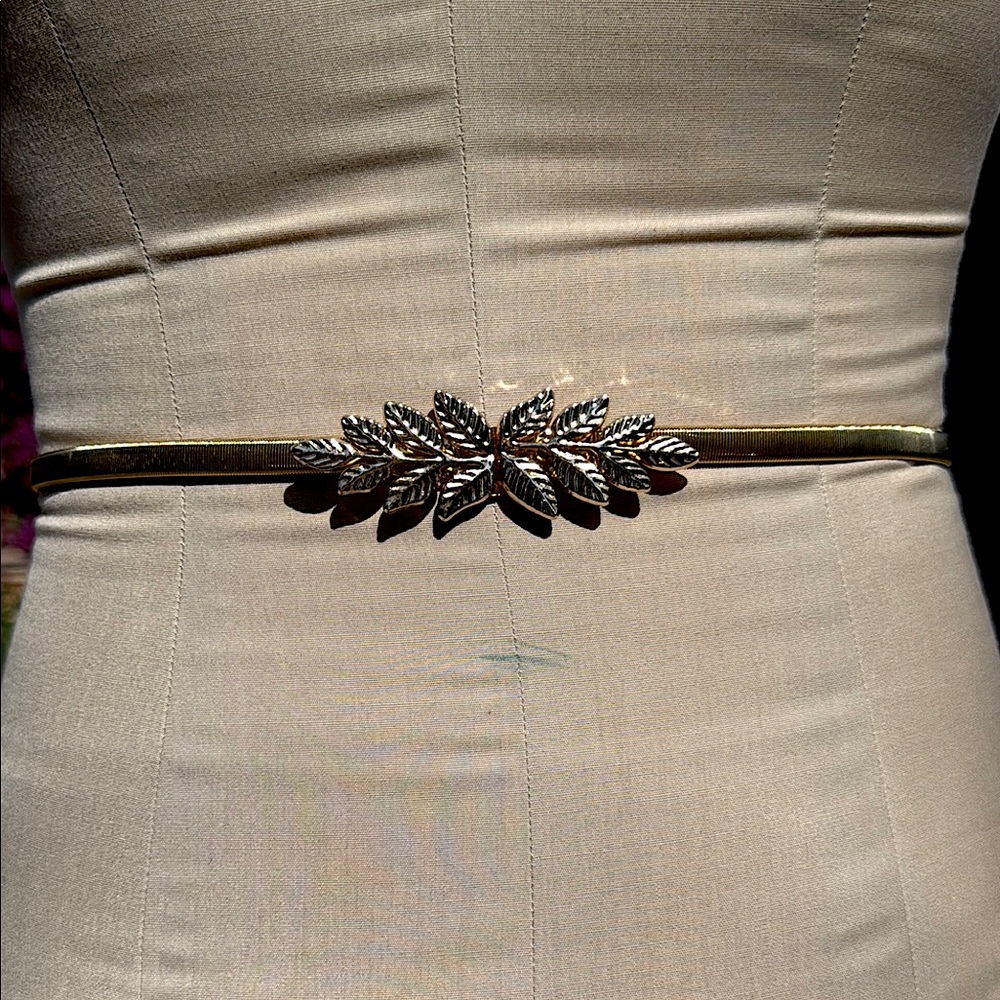 Vintage 1990s stretch gold metal belt - Picture 2 of 7